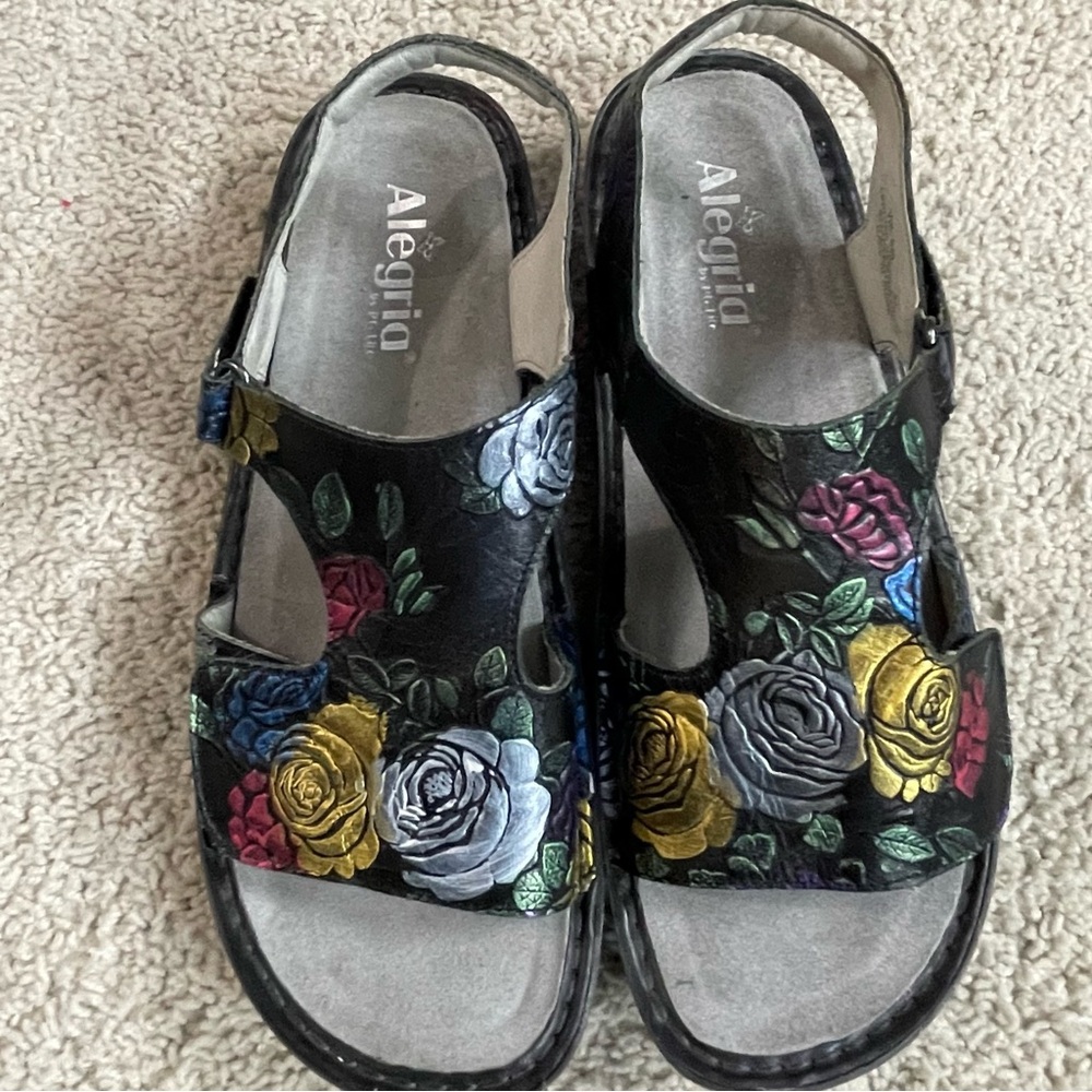 ALEGRIA Metallic Floral BLACK Leather VIKI Adjustable LOW WEDGE Comfort SANDALS - Picture 4 of 7